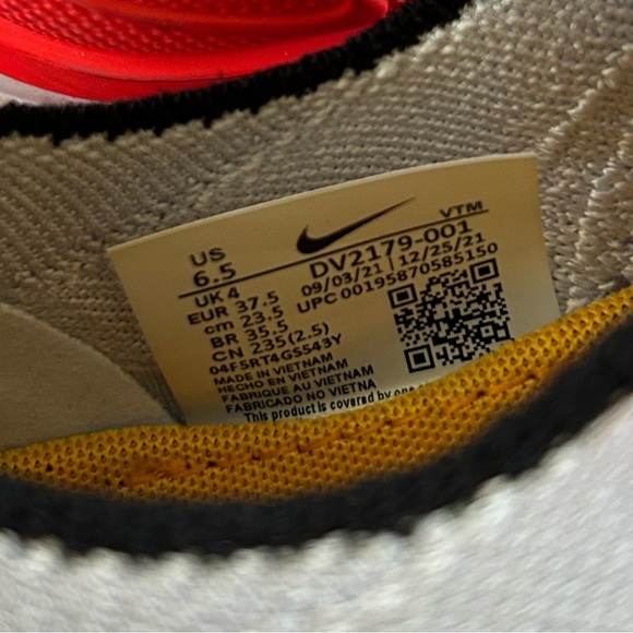 Nike | Women’s White React Phantom Run Flyknit 2 Sneakers, neon red accents, 6.5 - Picture 3 of 16